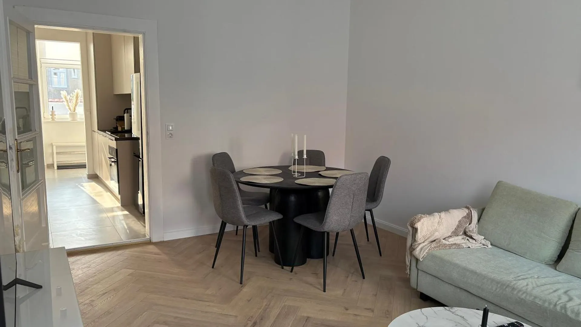 Stylish Und Neu Renoviert In Ruhelage Mit Zentrumsanbindung Wien 0*,